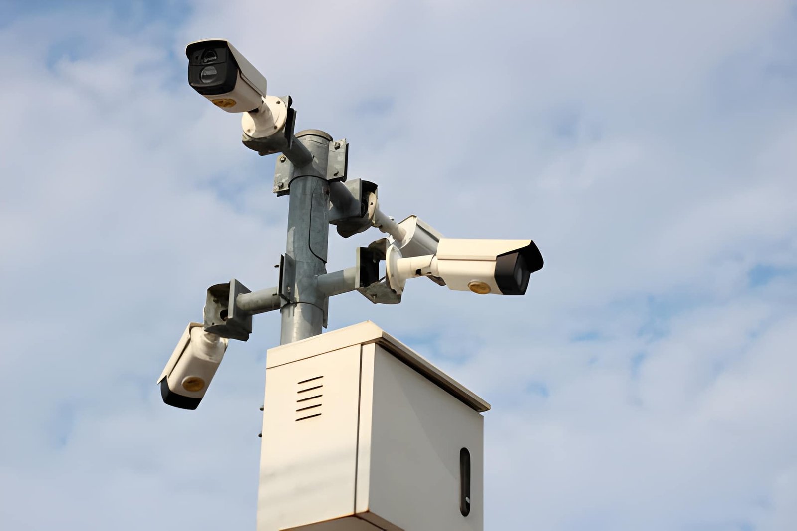 AXIS Cameras vs Cloud-Based Surveillance Platforms: Which Is Better?